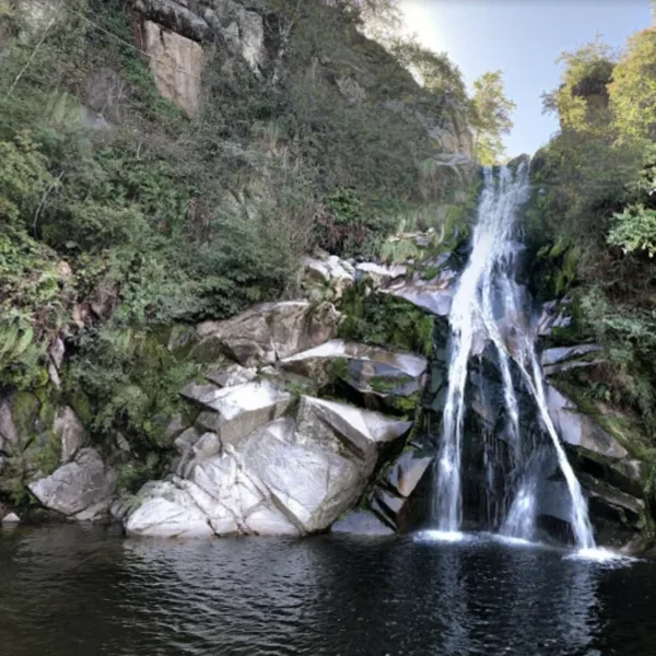 Córdoba: un hombre murió tras meterse a nadar en una cascada